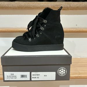 Women’s suede boots